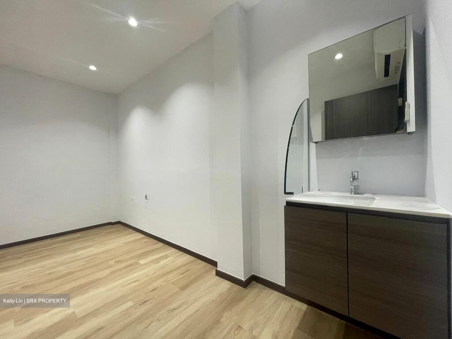 Haig Road (D15), Retail #527570481